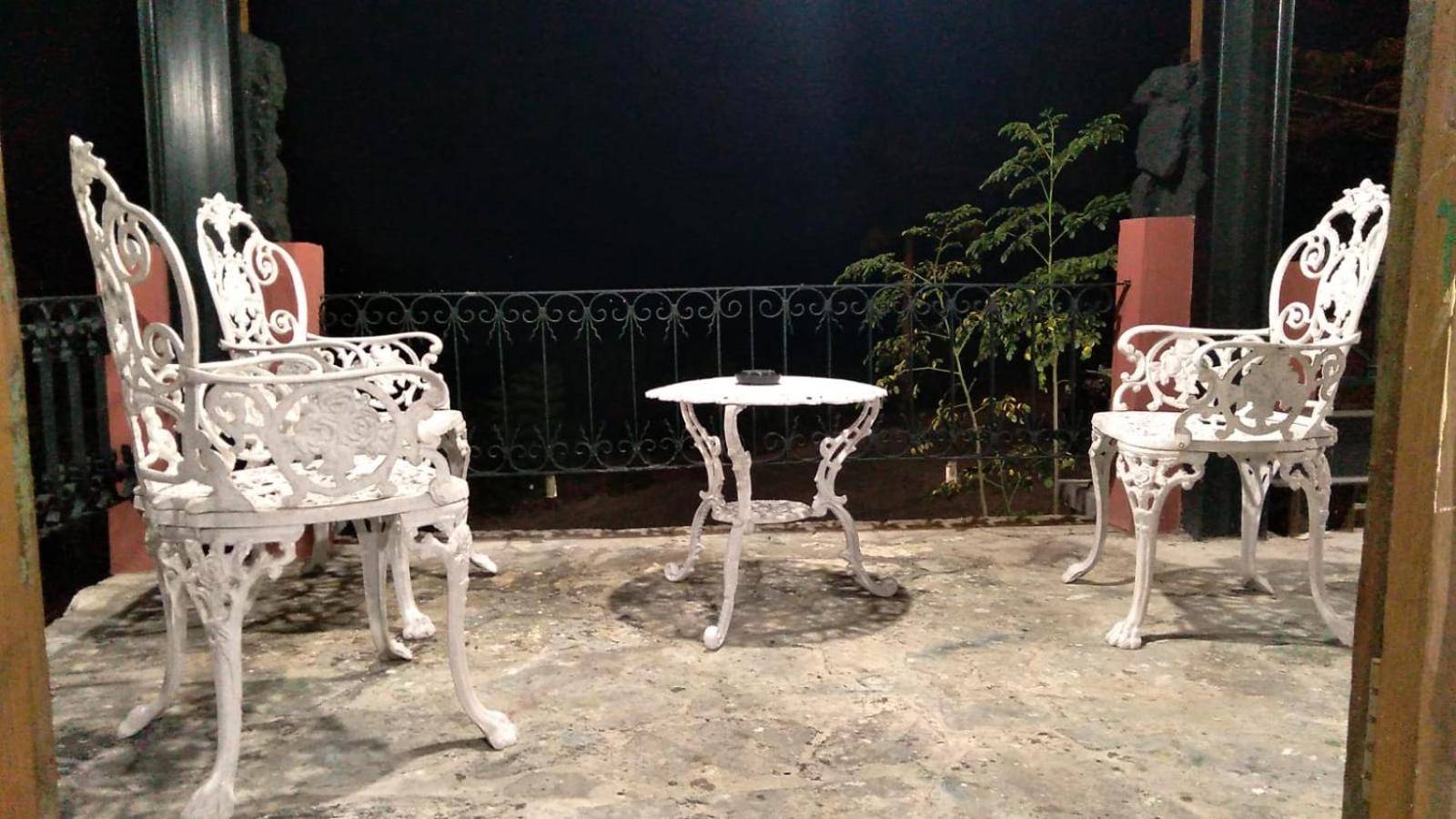 Omah Singo Stay & Resto Yogyakarta Bantul Exterior photo